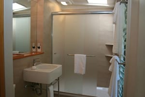 Keauhou Hideaway Master Guest Bathroom